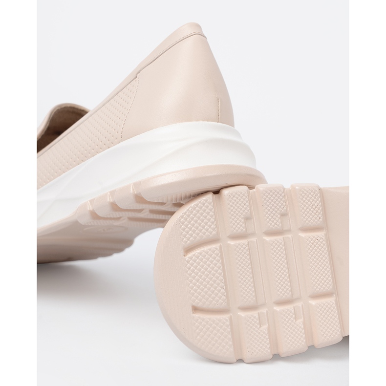 Shelvt Leichte Beige -Slipper mit einem dekorativen goldenen Element 2