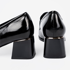 Goodin Lackierte Schuhe mit Silberdekoration schwarz 1