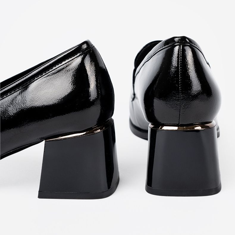 Goodin Lackierte Schuhe mit Silberdekoration schwarz 1