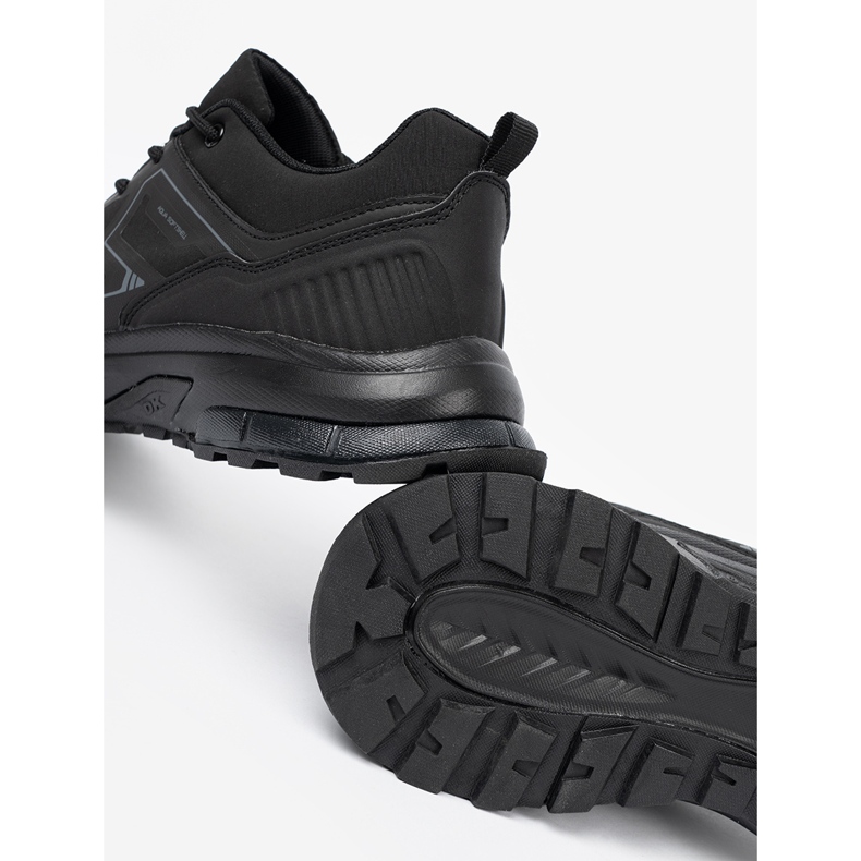 Schwarzes DK -Sportschuhe mit Aqua -Softshell -Technologie 2