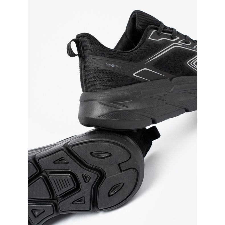 Shelvt Helle schwarze Sportschuhe auf einer dicken McArthur -Sohle 2