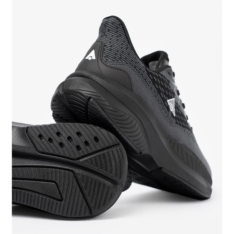 Shelvt Hellschwarze Turnschuhe mit einem atmungsaktiven McArthur -Obermaterial 2