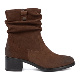 Braune Lederstiefel mit einem zerknitterten oberen Sergio Leone 2