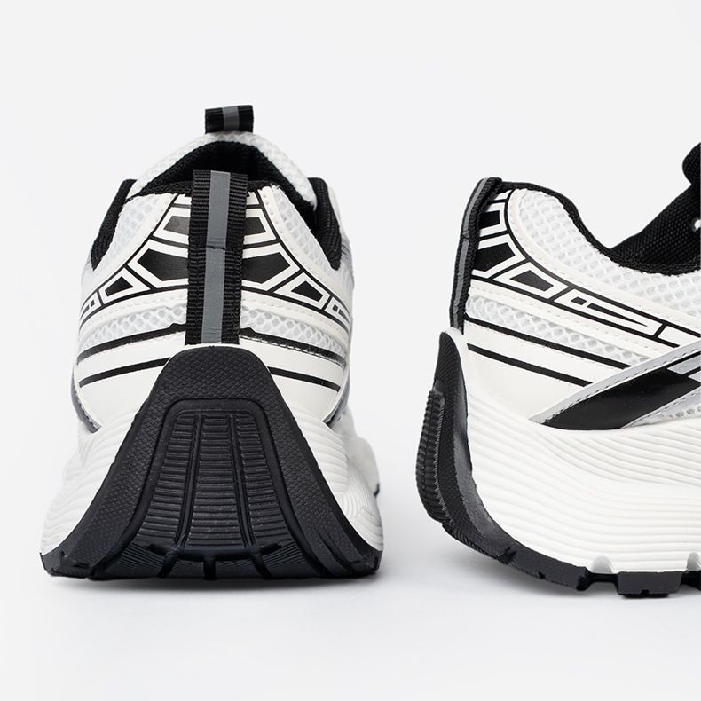 Shelvt Weiß und weiß bequeme Turnschuhe mit einem Netz 1