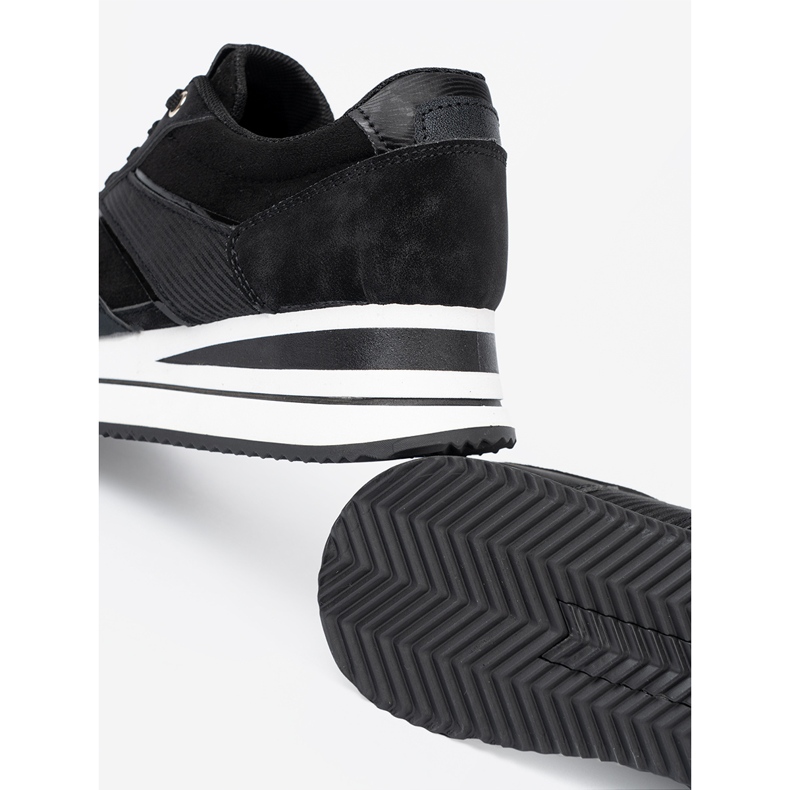 Shelvt Moderne schwarze Turnschuhe mit glänzenden Einsätzen 1