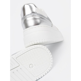 Shelvt Weiße und silberne Sneaker mit schimmernden Details mehrfarbig 2