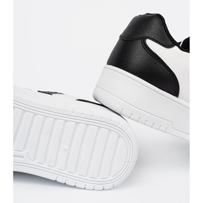 Shelvt Stilvolle Schwarz -Weiß -Turnschuhe mit Glitzereinsätzen 2