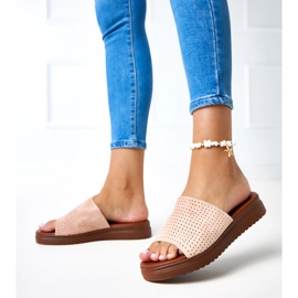 Rosa Hausschuhe mit durchbrochenem Obermaterial von Idabel 2