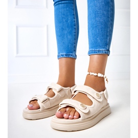 Beige Sandalen mit verstellbaren Bartgurten 1