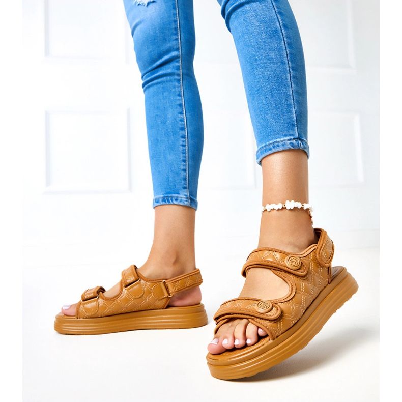 Braune Sandalen mit verstellbaren Bartgurten 2