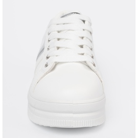 Shelvt Weiße Turnschuhe mit einem metallischen silbernen Akzent 1