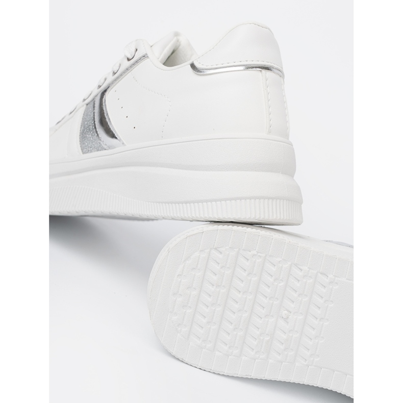 Shelvt Weiße Turnschuhe mit einem metallischen silbernen Akzent 2