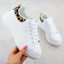 Frauensportschuhe auf der weißen Big Star SS274247 -Plattform 1