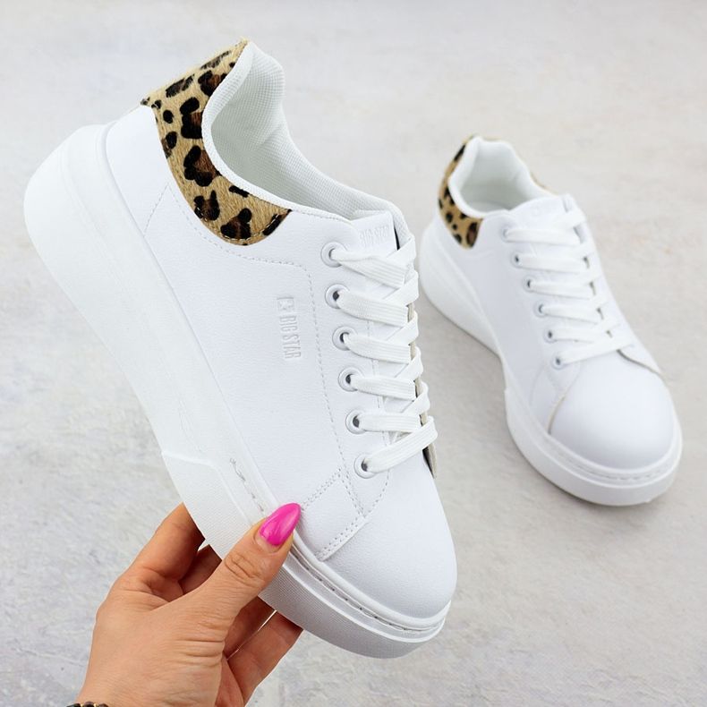 Frauensportschuhe auf der weißen Big Star SS274247 -Plattform 1