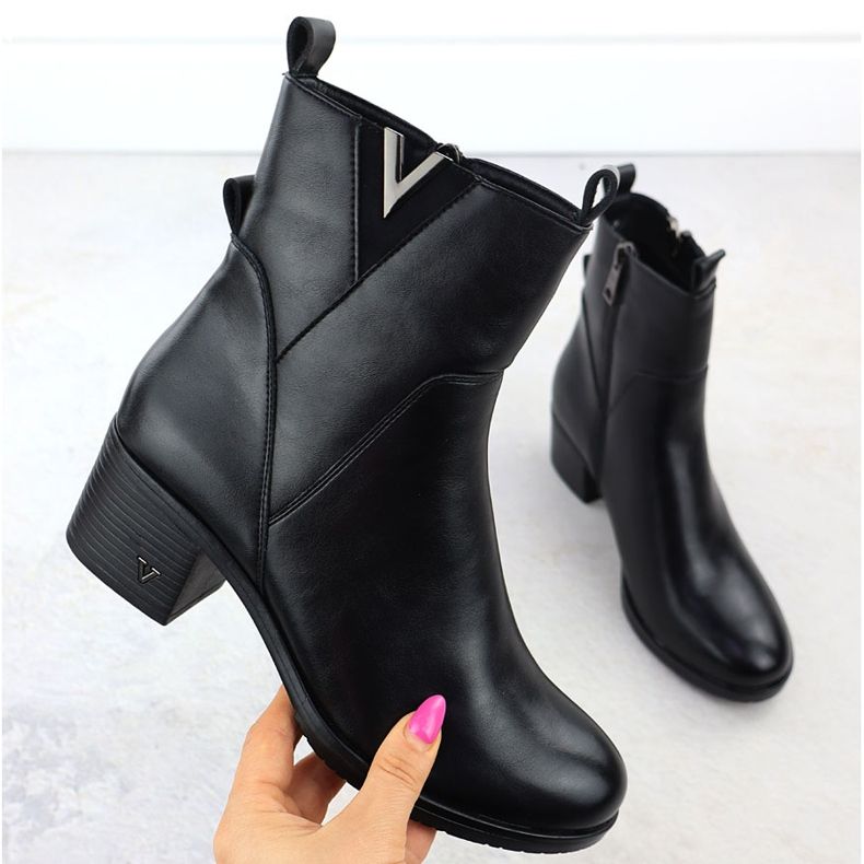 Frauenstiefel auf dem posten isolierten schwarzen Vinceza 58581 1