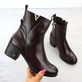 Frauenstiefel auf dem posten isolierten Brown Vinceza 58581 braun 1