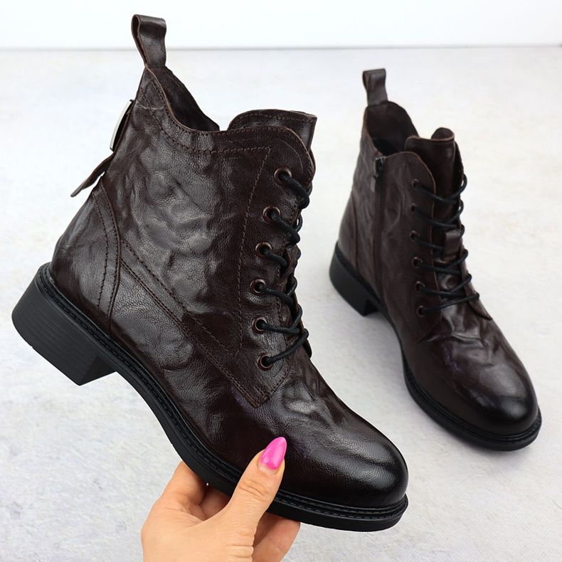 Frauen Lederarbeiter isolierte braune Stiefel Vinceza 86412 1