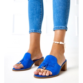 Blue Flip Flops mit einer Verzierung am Gariengürtel blau 2