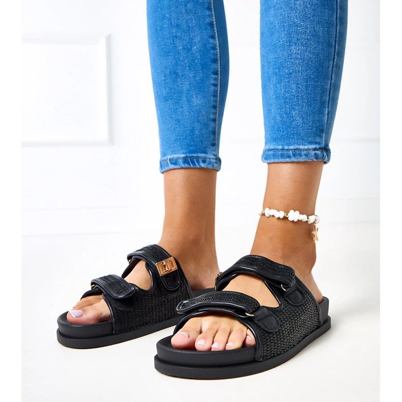 Schwarze Häkelklappen mit verstellbaren Kliris -Streifen 1