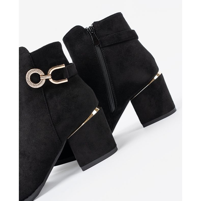 Shelvt Schwarze Frauenstiefel mit einer eleganten Schnalle 1