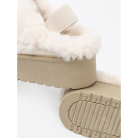 Shelvt Goldene Schuhe a'la Schneestiefel mit weißem Fell 1