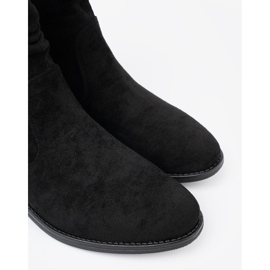 Shelvt Klassische schwarze Stiefel mit einem zerknitterten Obermaterial 1