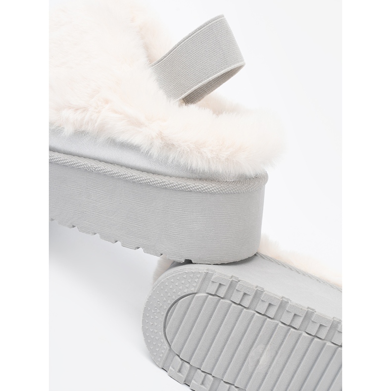 Shelvt Silberschnee mit Fell und Plattform 1