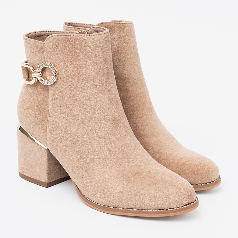 Shelvt Elegante beige Stiefel mit einer dekorativen Schnalle 1