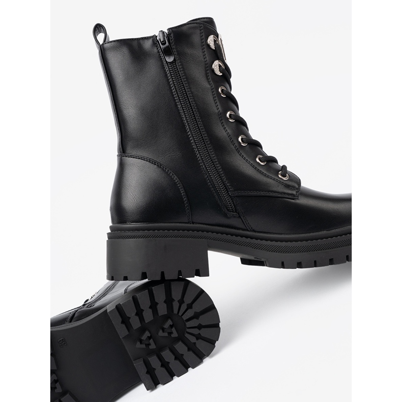 Shelvt Schwarz geschnürte Taschen mit einer Metalldekoration 2