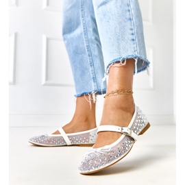 Weiße Maschen -Ballerinas mit Elasidkristallen 2