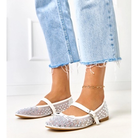 Weiße Maschen -Ballerinas mit Elasidkristallen 1