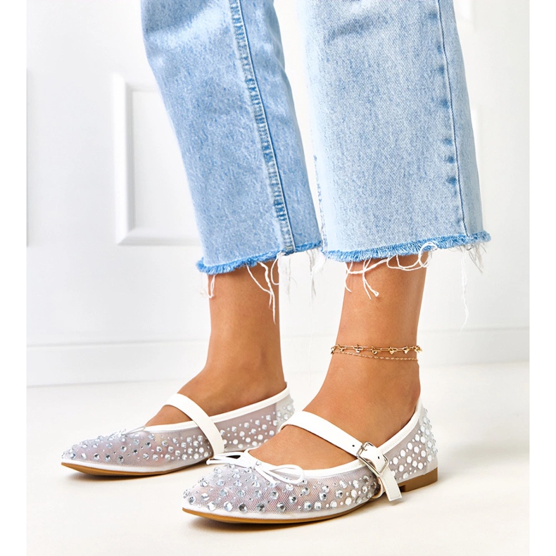 Weiße Maschen -Ballerinas mit Elasidkristallen 1