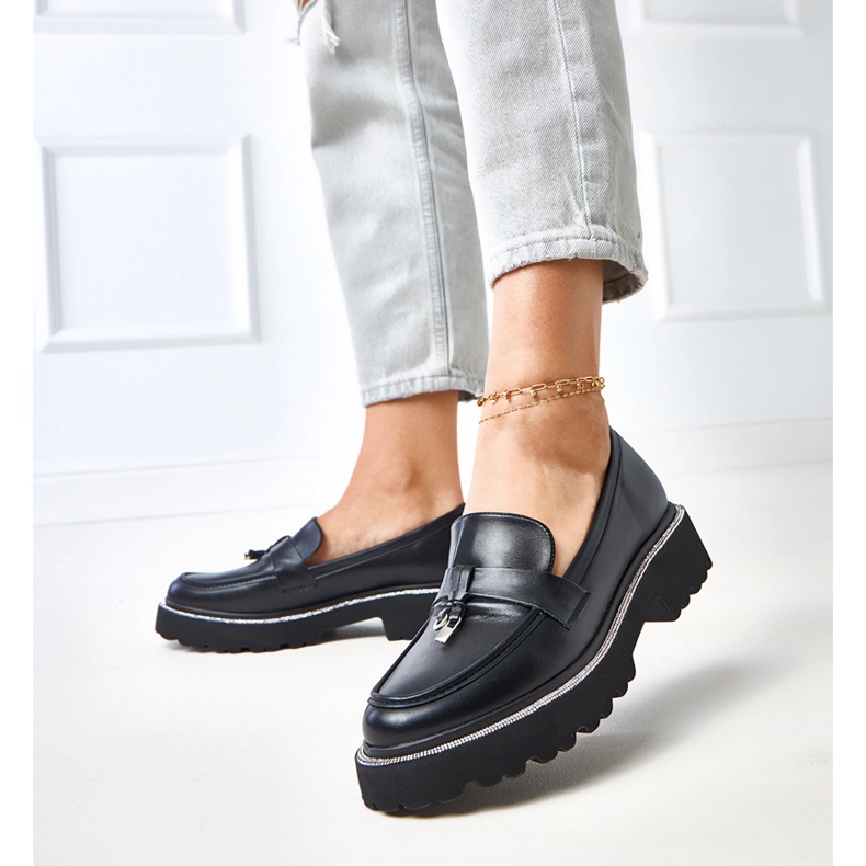 Schwarze Slipper mit Dekoration und Kubikzirkonia 1