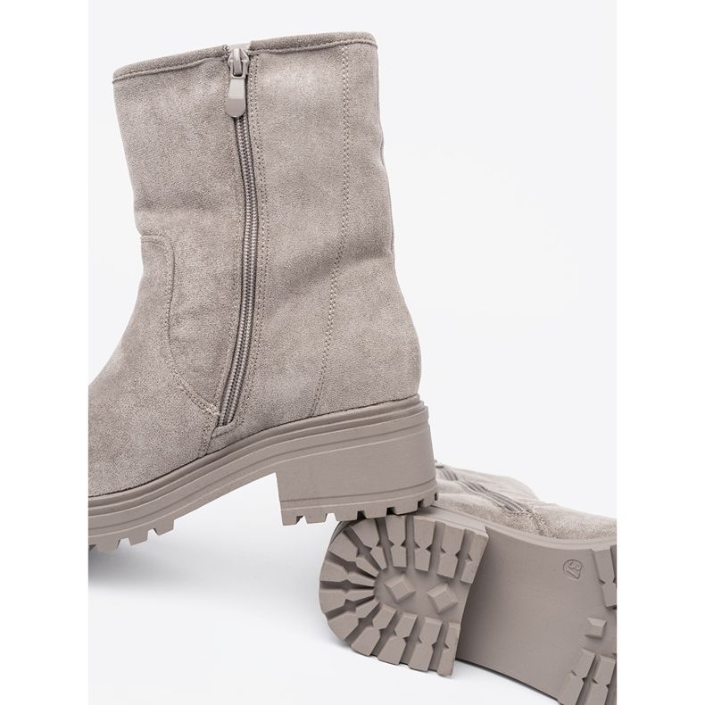 Shelvt Bequeme graue Stiefel auf einer massiven Sohle 1