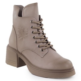 Lederstiefel auf der Säule isoliert Beige Vinceza 26-39950 1