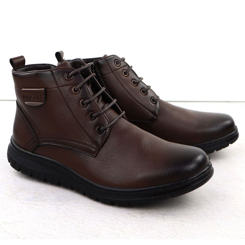 Die isolierten Männer von Männern brauner Unisoft 24MN16-7515 2