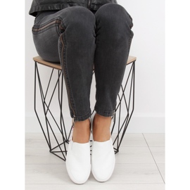 Slipons mit zarter weißer Stickerei g1204a Weiß 1