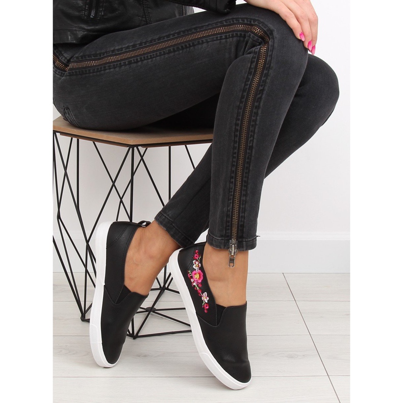 Slipons mit zarter schwarzer Stickerei g1204a Schwarz 2