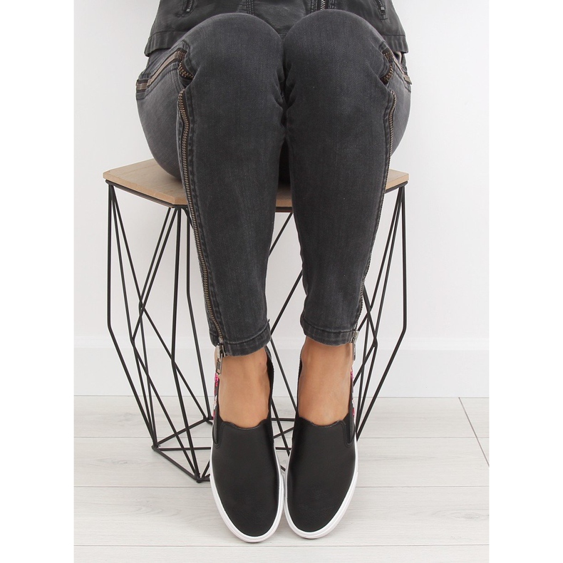 Slipons mit zarter schwarzer Stickerei g1204a Schwarz 1