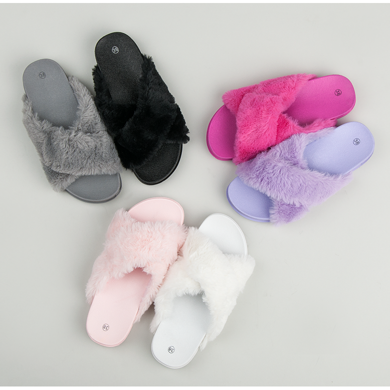 Stylische Pelzhausschuhe schwarz 1