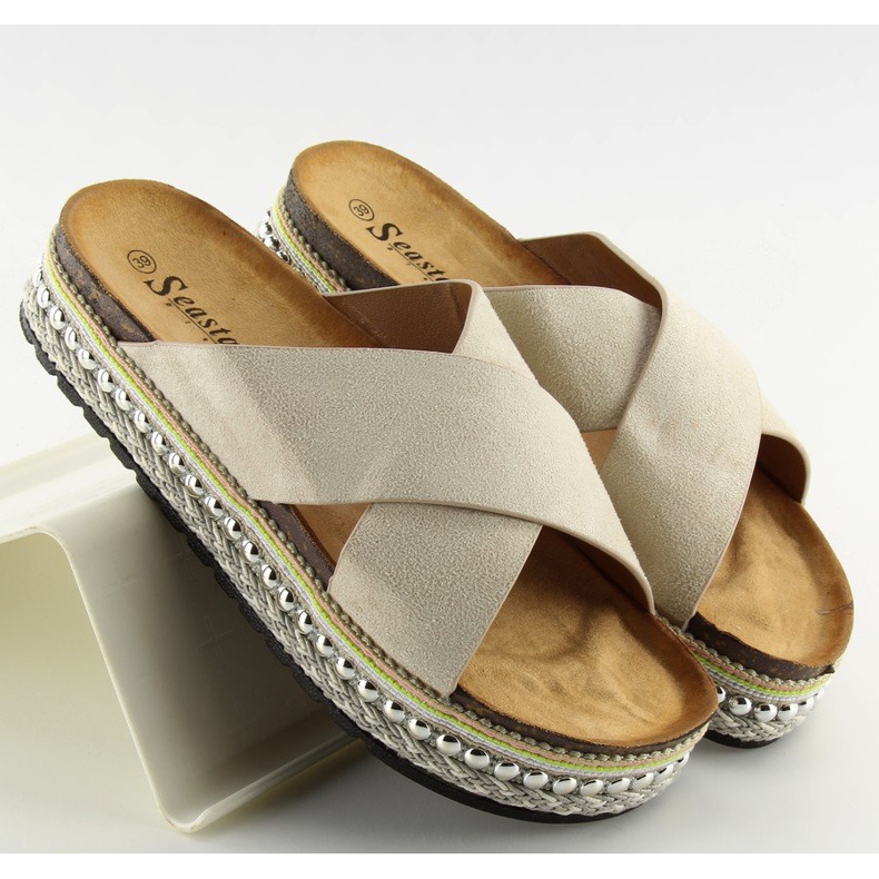 Beige Damenhausschuhe CK15P beige 2