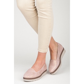 Vinceza Lordsy auf der Plattform rosa 1