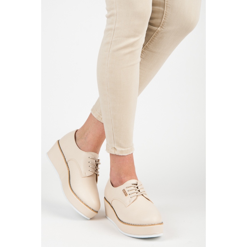 Vices Gebundene Keilschuhe Laster braun 2