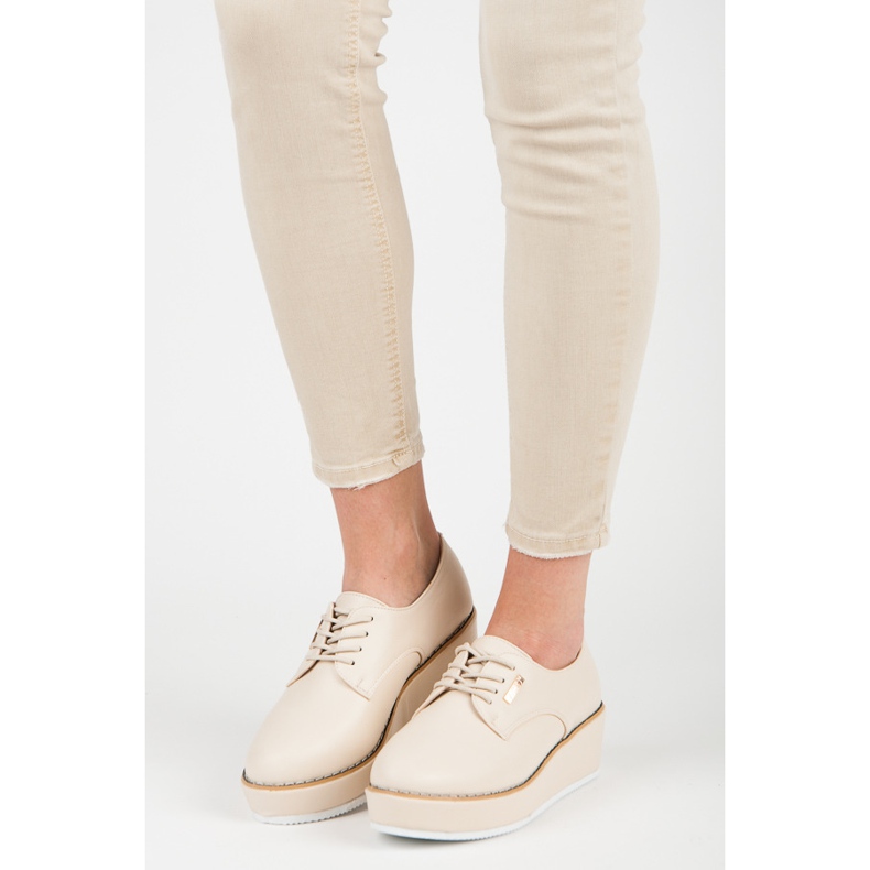 Vices Gebundene Keilschuhe Laster braun 1