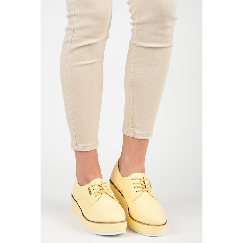 Vices Gebundene Keilschuhe Laster gelb 1