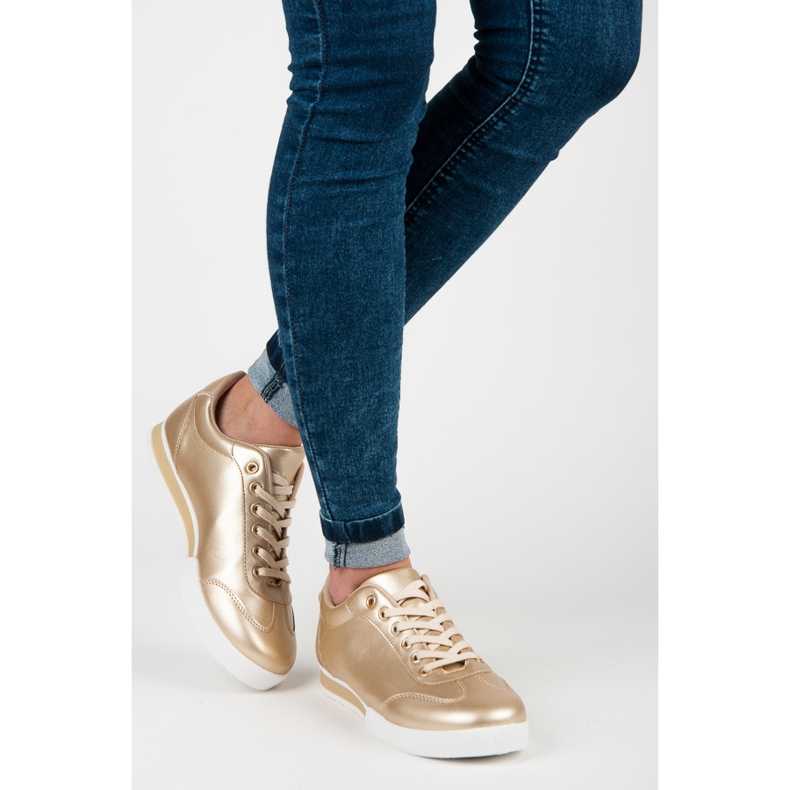 Vices Goldene Sportschuhe 2