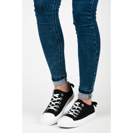 Schwarze Turnschuhe mit Schleife 1