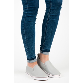 Turnschuhe anziehen grau 1