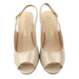 Sandalen auf dem Pfosten von Sergio Leone 810 gelb braun 4