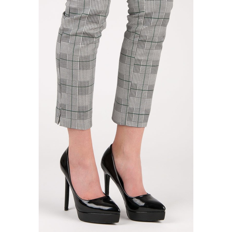 Small Swan Lackierte Absätze auf dem Plateau schwarz 1